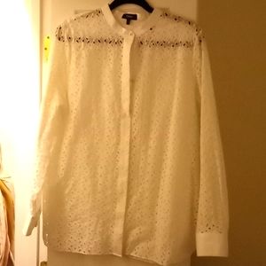 white broderi shirt